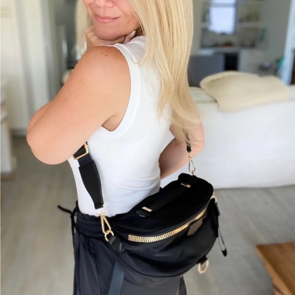 Leopard nylon bumbag - the best crossbody belt bag style - great condition! - Picture 2 of 4